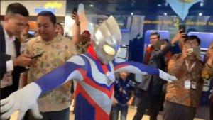 Jamiludin-Malik-Pakai-Kostum-Ultraman.jpg