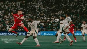 Jay-Idzes-menyundul-bola-pada-laga-Timnas-Indonesia-vs-Arab-Saudi.jpg