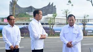 Joko-Widodo-Jokowi-didampingi-Menteri-Pertahanan-Prabowo-Subianto-meninjau-IKN.jpg