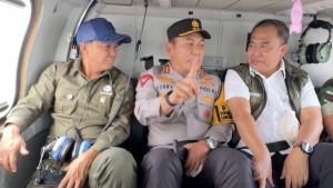 KARHUTLA-RIAU-Menteri-Kehutanan-Menhut-Raja-Juli-Antoni-bersama-Kapolda-Riau.jpg