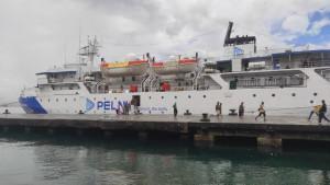 KM-Sangiang-rute-Ambon-Banda-yang-tengah-bersandar-di-Pelabuhan-Yos-Sudarso.jpg