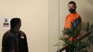 KPK-Tahan-Pj-Wali-Kota-Pekanbaru_20241204_081412.jpg