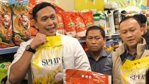 KUALITAS-BERAS-Direktur-Utama-Perum-Bulog-Ahmad-Rizal-Ramdhani-kiri.jpg