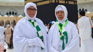 Kakak-kandung-marsinah-di-tanah-suci.jpg
