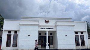 Kantor-Desa-Kurma-yang-tampak-mirip-Istana-Presiden.jpg