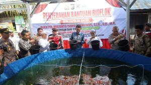Kapolda-Kalsel-Irjen-Pol-Rosyanto-Yudha-menyerahkan-20-kolam-bioflok.jpg
