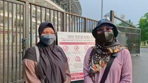 Kartika-kanan-dan-kakaknya-Tini-kiri-wanita-asal-Kalimantan.jpg