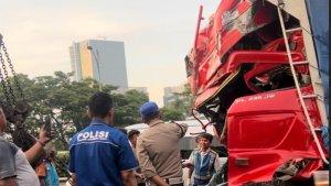 Kecelakaan-Truk-di-Mampang-Jalan-Macet.jpg