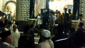 Kedatangan-jenazah-Moh-Royhan-korban-ambruknya-Ponpes-Al-Khoziny.jpg