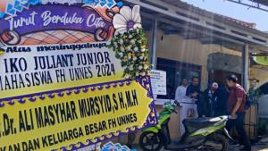 Keluarga-almarhum-Iko-Juliant-Junior-mahasiswa-Unnes.jpg