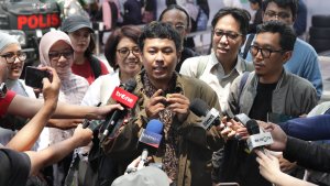 Keluarga-dan-Aktivis-Jenguk-Delpedro-Marhaen_20250910_162707.jpg