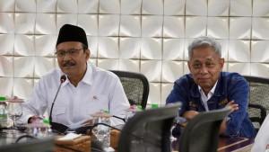 Kemensos-Mensos-Gus-Ipul-saat-memberikan-arahan-kepada-kepala-sekolah-Sekolah-Rakyat.jpg