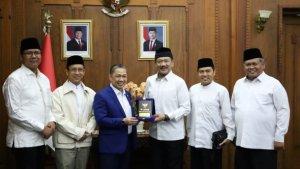 Ketua-Baznas-Kiai-Noor-dan-Wamenlu-RI-Anis-Matta-di-Jakarta-ist.jpg