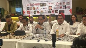 Ketua-Jokowi-Mania-Andi-Azwan-bersama-Eks-Wamendes-Paiman-Rahardjo-dan-relawan.jpg