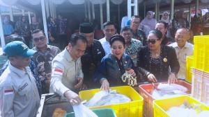 Ketua-Komisi-IV-DPR-RI-Siti-Hediati-Soeharto-bersama-Staf-Ahli-Menteri-KKP.jpg