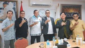 Ketua-Umum-PGPI-Jason-Balompapueng-saat-menerima-silaturahmi-Tri-Aadhianto.jpg