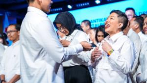 Ketua-Umum-PSI-Kaesang-Pangarep-dan-Ketua-DPP-PSI-Francine-Widjojo-saat-pelantikan-pengurus.jpg