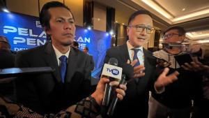 Ketua-Umum-Peradi-SAI-Harry-Ponto-bersama-perwakilan-pengurus-baru.jpg