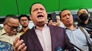 Ketua-tim-penasehat-hukum-Thomas-Lembong-Ari-Yusuf-Amir-di-PN.jpg