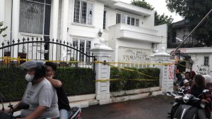 Kondisi-Rumah-Anggota-DPR-Uya-Kuya_20250831_142400.jpg