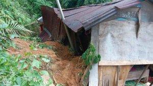 Kondisi-rumah-terdampak-longsir-di-kawasan-Lorong-Air-Putri.jpg