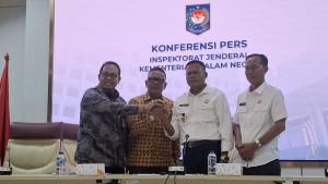 Konferensi-pers-Inspektorat-Jenderal-Kemendagri-usai-memeriksa.jpg