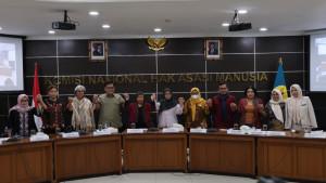Konferensi-pers-LPSK-Komnas-HAM.jpg