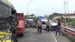 Kronologi-Kecelakaan-Beruntun-di-Cianjur-Mobil-Elf-Tabrak-4-Kendaraan-hingga-7-Orang-Terluka.jpg