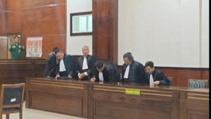 Kuasa-hukum-Razman-walk-out-dari-persidangan.jpg
