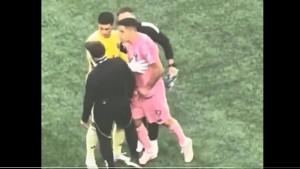 LUDAHI-WAJAH-Luis-Suarez-meludahi-wajah-staf-pelatih-Seattle-Sounders.jpg