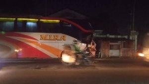 Laka-bus-Mira-di-Jombang.jpg