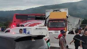 Laka-maut-tol-Pandaan-2.jpg