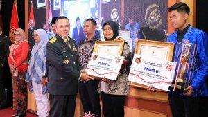 Lestarikan-Gula-asli-Indonesia-dapat-bela-negara-award.jpg