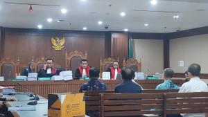 Lima-terdakwa-kasus-importasi-gula-dituntut.jpg