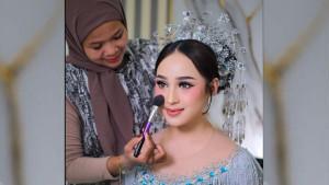 Lina-Make-Up-Artist-yang-berkembang-bersama-PTAR.jpg