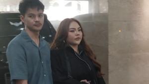Lisa-Mariana-gandeng-andri-aan.jpg