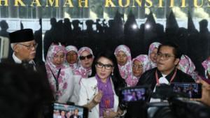 Lita-Linggayani-Gading-Christian-Adrianus-Sihite-sidang-pendahuluan-tunjangan-pensiun-DPR.jpg