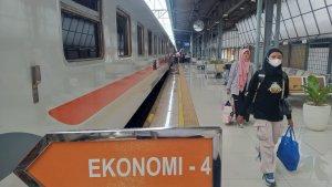 Long-weekend-Stasiun-Pasar-Senen-OK.jpg