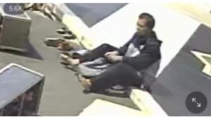 MENCURI-DI-MASJID-Aksi-pencurian-sepatu-jemaah-terekam-CCTV-yang.jpg