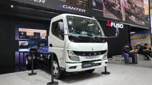 MITSUBISHI-FUSO-Mitsubishi-eCanter-yang-mejeng-di-pameran-Gaikindo.jpg