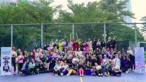 Mantan-Presenter-TV-sekaligus-instruktur-PoundFit-Resa-Aruan-foto-bersama.jpg