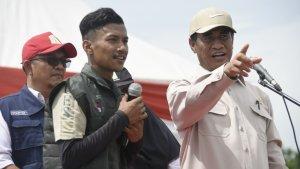 Marwan-petani-muda-bersama-Menteri-Pertanian-Amran-Sulaiman.jpg