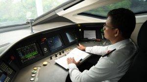 Masinis-Kereta-Cepat-Whoosh-OK.jpg