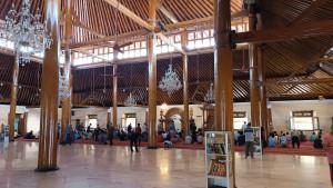 Masjid-Agung-dibangun-sejak-zaman-Pakubuwono-II-77.jpg