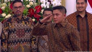 Mayor-Inf-Teddy-Indra-Wijaya-Mayor-Teddy-memberi-hormat-ke-Presiden-Prabowo-Subianto.jpg