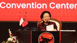 Megawati-Bakar-Semangat-Kader-PDI-Perjuangan-pada-Bimtek-di-Bali_20250731_093721.jpg