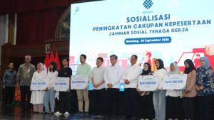 Menaker-Yassierli-bicara-soal-cakupan-kepesertaan-Jamsostek-bagi-pekera-logistik.jpg