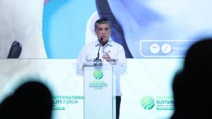 Menaker-Yassierli-pada-acara-Indonesia-International-Sustainability-Forum.jpg