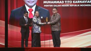 Mendagri-Tito-Karnavian-Raih-Penghargaan-Distinguished-Leadership-in-Home-Affairs-2025.jpg