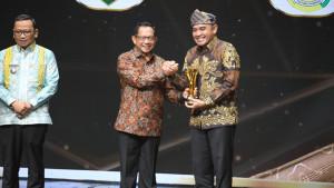 Mendagri-saat-menghadiri-Pemimpin-Daerah-Awards-2025.jpg